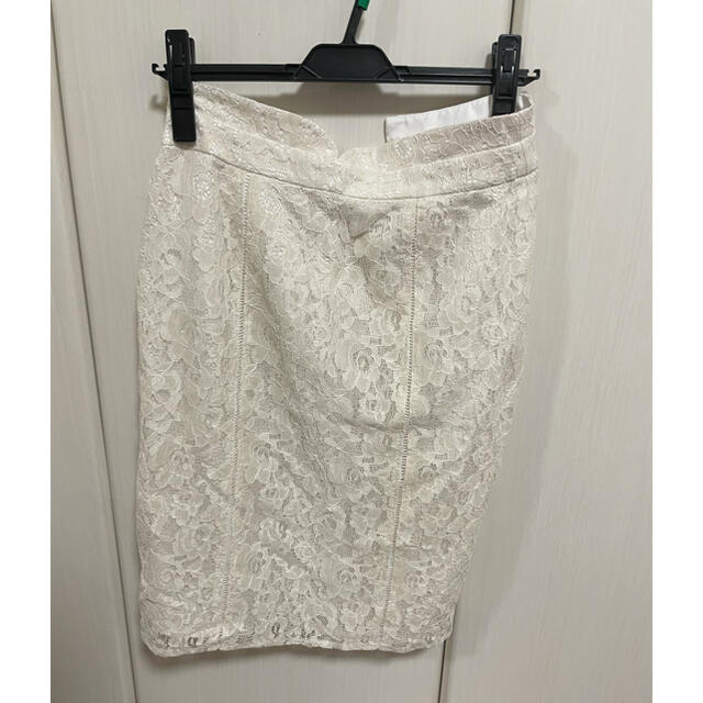 MISCH MASCH(ミッシュマッシュ)のミッシュマッシュ　レースタイトスカート　ホワイト レディースのスカート(ひざ丈スカート)の商品写真