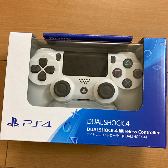 PlayStation4(プレイステーション4)のPS4純正ワイヤレスコントローラ黒白（DUALSHOCK4）新品未開封 エンタメ/ホビーのゲームソフト/ゲーム機本体(その他)の商品写真