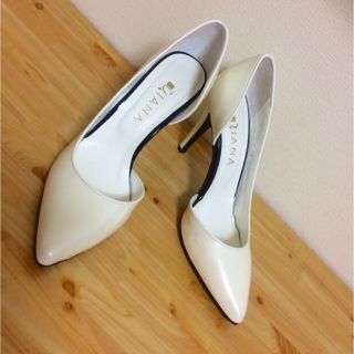 DIANA(ハイヒール/パンプス ・ ホワイト/白色系)のフリマ DIANA(ハイヒール/パンプス ・ ホワイト/白色系)のフリマ