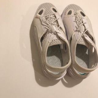 プーマ(PUMA)のPUMAホワイトスニーカーサンダル24cm(スニーカー)