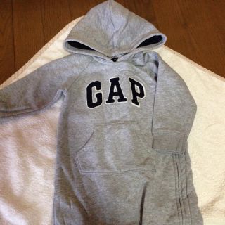 ギャップ(GAP)のGAP 足付きロンパース グレー 80(ロンパース)