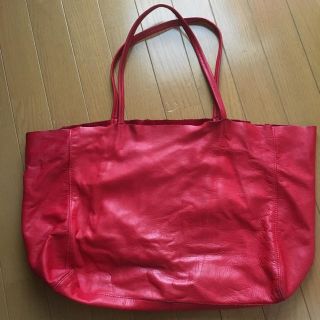 アンドエー(And A)のAnd A  トートBAG 革 赤 レッド 柔らかいです。(トートバッグ)