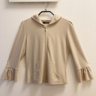 フォクシー(FOXEY)の美品　FOXEY ライトベージュ系☆ギャザースリーブパーカー　サイズ40(パーカー)