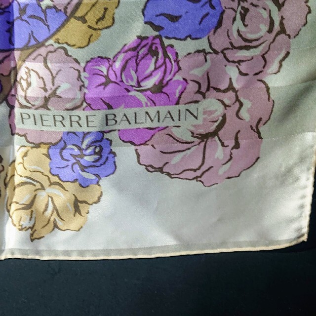 Pierre Balmain(ピエールバルマン)のUSED 美品   ピエールバルマン 花柄 スカーフ シルク 大判 レディースのファッション小物(バンダナ/スカーフ)の商品写真