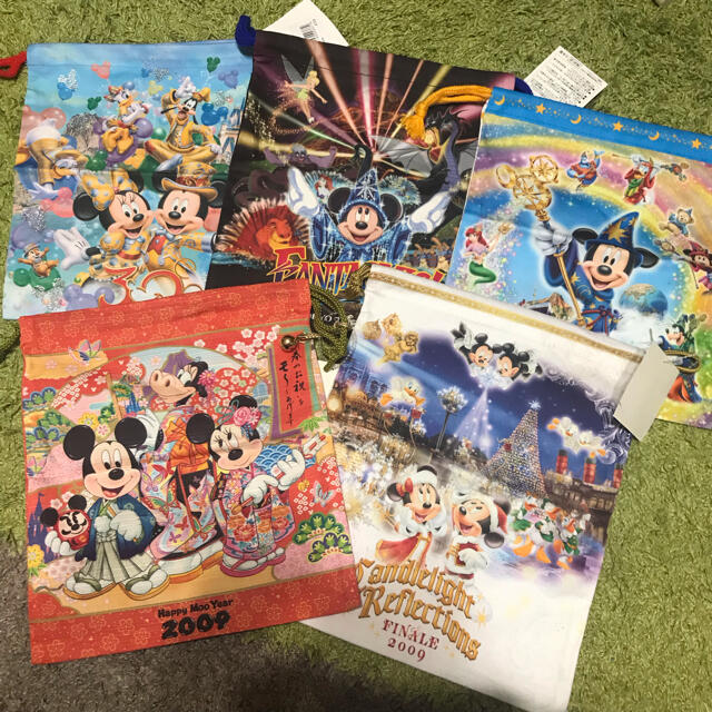 Disney(ディズニー)の最終値下げ！ディズニー巾着　5枚セット エンタメ/ホビーのおもちゃ/ぬいぐるみ(キャラクターグッズ)の商品写真