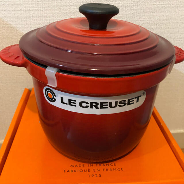 LE CREUSET(ルクルーゼ)のル・クルーゼ ココットエブリィ18  チェリーレッド 新品未使用 インテリア/住まい/日用品のキッチン/食器(鍋/フライパン)の商品写真