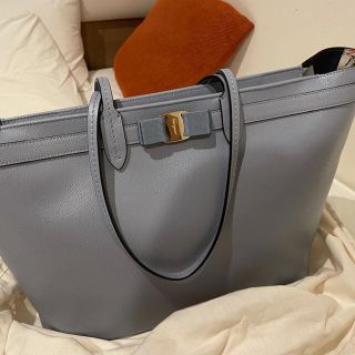 サルヴァトーレフェラガモ(Salvatore Ferragamo)のフェラガモ  ヴァラリボントートバッグ(トートバッグ)