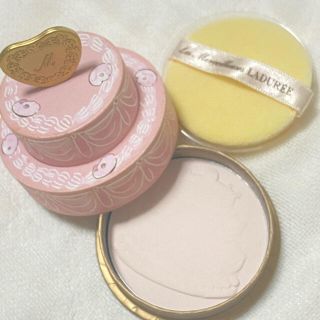 レメルヴェイユーズラデュレ(Les Merveilleuses LADUREE)の値下】レメルヴェイユーズラデュレ　UVプレストフェイスパウダー(フェイスパウダー)