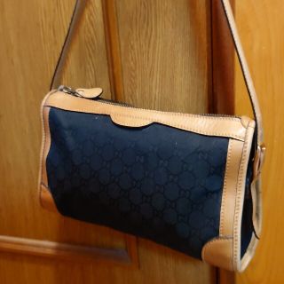 グッチ(Gucci)のGUCCIショルダーバッグ(ショルダーバッグ)