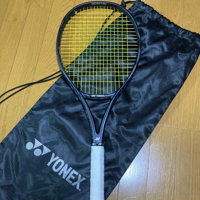 硬式テニスラケット　ヨネックス　ブイコア100 yonex vcore 100ウエイト300g