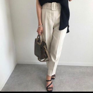 ザラ(ZARA)のしおり様　ZARA　ハイウエストベルト付きパンツ(クロップドパンツ)