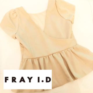 フレイアイディー(FRAY I.D)のカットソー　美品　ベージュ　綺麗め(カットソー(半袖/袖なし))