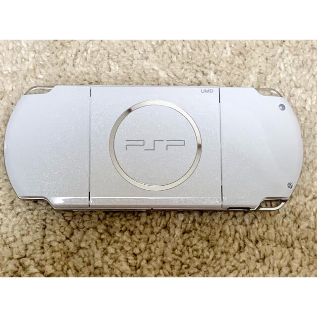 PlayStation Portable(プレイステーションポータブル)のPSP-3000＋ソフト7本セット エンタメ/ホビーのゲームソフト/ゲーム機本体(携帯用ゲーム機本体)の商品写真