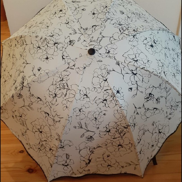 人気再入荷★ 晴雨両用 黒花柄 折畳み 日傘 UV✂️可愛い傘  紫外線 レディースのファッション小物(傘)の商品写真