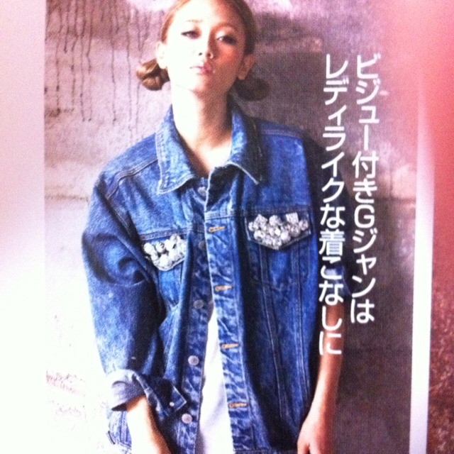 MURUA(ムルーア)のムルーア MURUA ビジュー付きジージャン 美品 レディースのジャケット/アウター(Gジャン/デニムジャケット)の商品写真