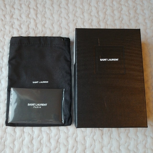 Saint Laurent(サンローラン)のYSL ２つ折り財布　ブラック　サンローラン　財布 レディースのファッション小物(財布)の商品写真