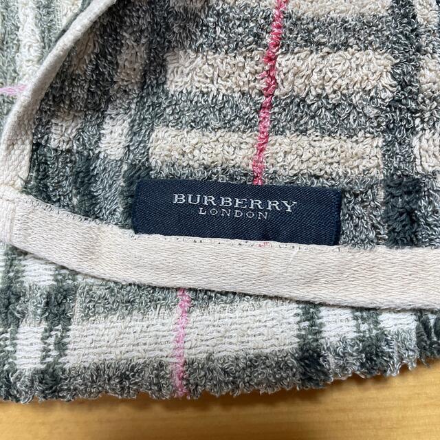 BURBERRY(バーバリー)のバーバリー　フェイスタオル　２枚 インテリア/住まい/日用品の日用品/生活雑貨/旅行(タオル/バス用品)の商品写真