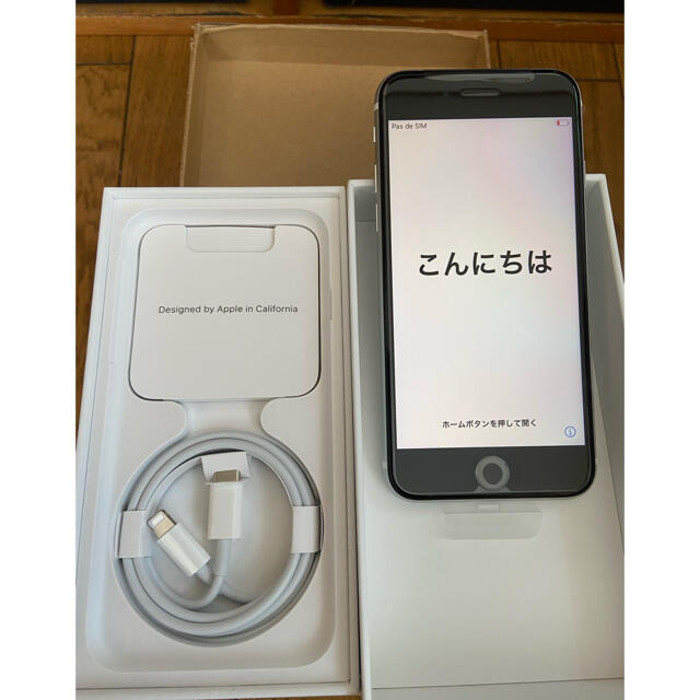 Apple(アップル)のiPhone SE2 64GB SIMフリー  ホワイト スマホ/家電/カメラのスマートフォン/携帯電話(スマートフォン本体)の商品写真