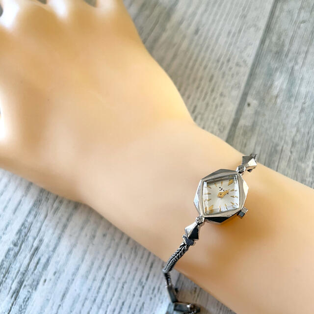 agete シルバー 0.028ctの通販 by soga's shop｜アガットならラクマ - agete アガット 腕時計 超歓迎特価