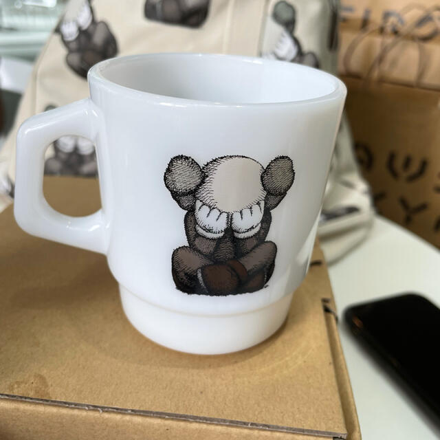 キッチン/食器KAWS カップアンドソーサー