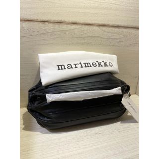 マリメッコ(marimekko)の⭐️ 新品未使用 マリメッコ KARLA ショルダーレザー バッグ　ブラック(ショルダーバッグ)