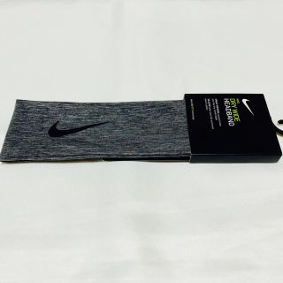 ナイキ(NIKE)の新品 NIKE ナイキ ヘアバンド ヘッドバンド ドライフィット グレー(ヘアバンド)