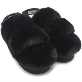 アグ(UGG)の新品未使用★ SHAKA　WEEKENDER PLATFORM FLUFFY W(サンダル)