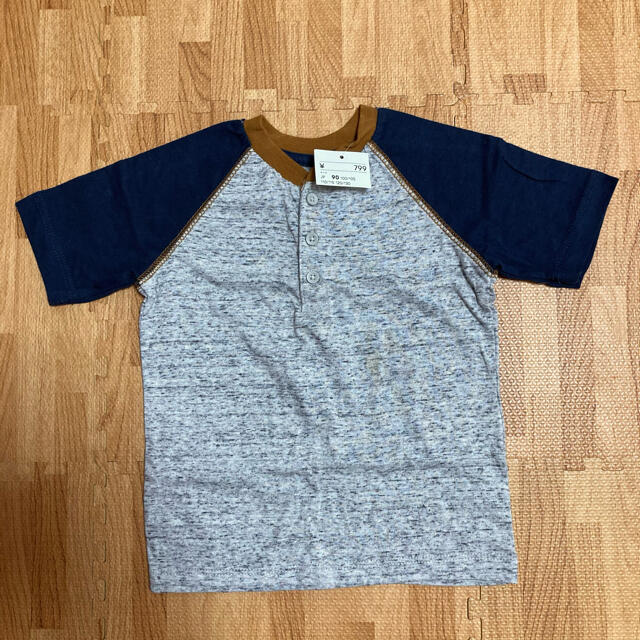 H&M(エイチアンドエム)のTシャツ 2枚セット　90cm／朱色／ネイビー×グレー キッズ/ベビー/マタニティのキッズ服男の子用(90cm~)(Tシャツ/カットソー)の商品写真