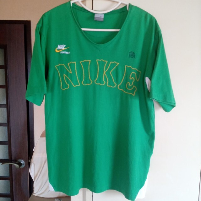 NIKE(ナイキ)のNIKE　半袖Tシャツ　グリーン地　シルバータグ　サイズ＝L　古着　美品 メンズのトップス(Tシャツ/カットソー(半袖/袖なし))の商品写真