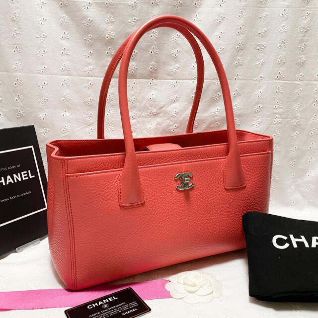 CHANEL(シャネル)の【専用】シャネル エグゼクティブトートバッグスモール レディースのバッグ(トートバッグ)の商品写真