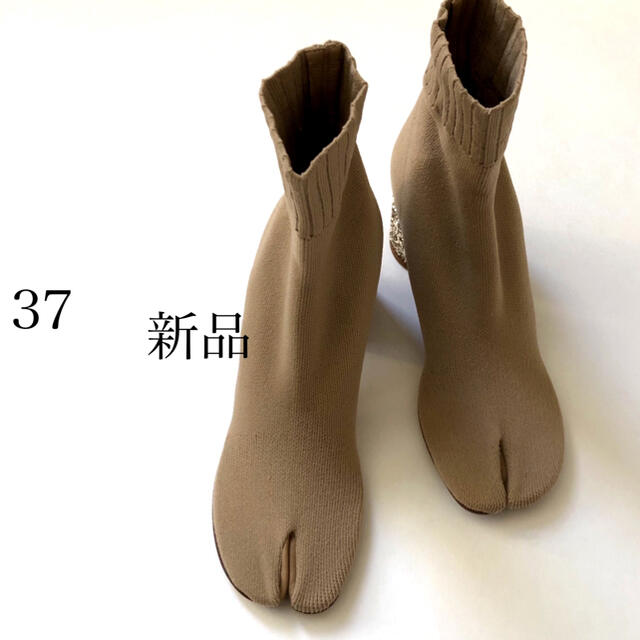 Maison Martin Margiela(マルタンマルジェラ)の新品/37 メゾン マルジェラ 足袋 タビ TABI ソックス ブーツ ベージュ レディースの靴/シューズ(ブーツ)の商品写真