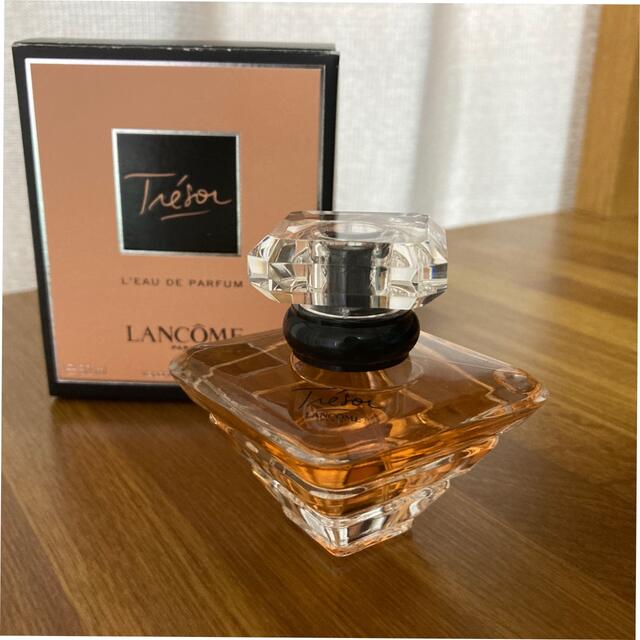 LANCOME(ランコム)のランコム　トレゾア　30ml  一度使用のみ（1プッシュ） コスメ/美容の香水(香水(女性用))の商品写真