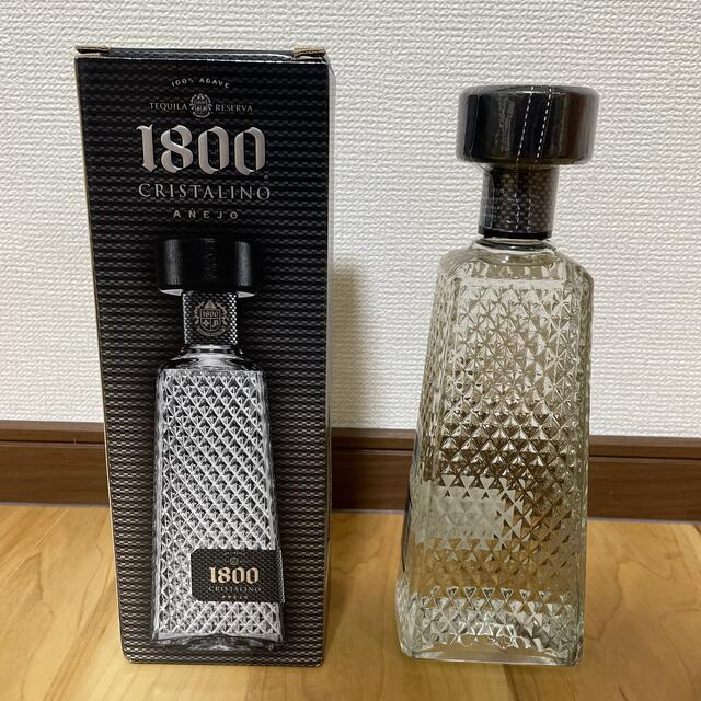 クエルボ　1800  クリスタル　テキーラ 食品/飲料/酒の酒(その他)の商品写真