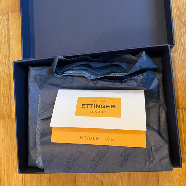 ETTINGER(エッティンガー)のエッティンガー ETTINGER 財布 二つ折り　ネイビー ブライドルレザー メンズのファッション小物(折り財布)の商品写真