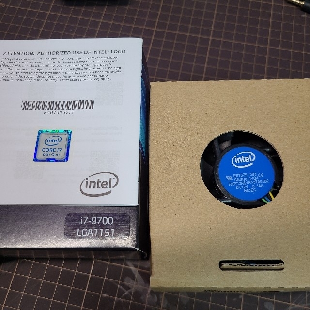 intel core i5 9600k CPU スマホ/家電/カメラのPC/タブレット(PCパーツ)の商品写真