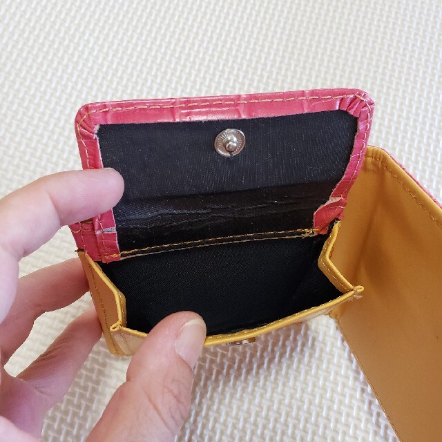 新品、未使用　折り財布 レディースのファッション小物(財布)の商品写真