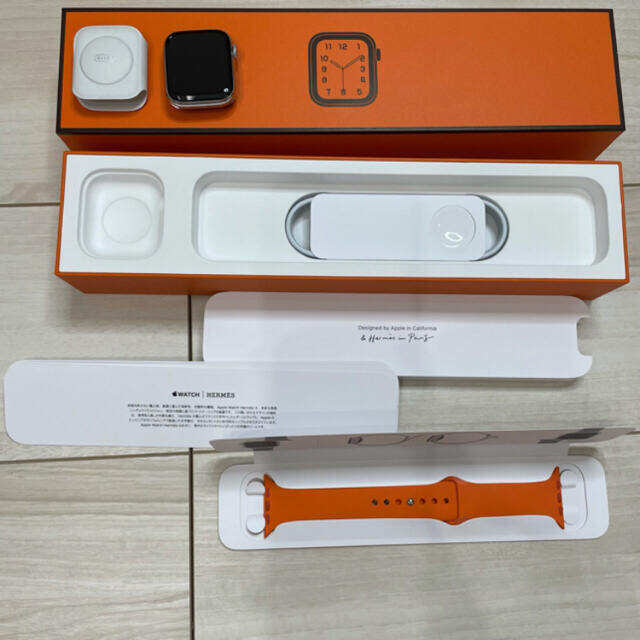 Hermes(エルメス)のHERMES Apple Watch6 エルメス　アップルウォッチ6 新品　保証 メンズの時計(腕時計(デジタル))の商品写真