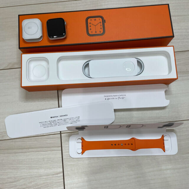 Hermes(エルメス)のHERMES Apple Watch6 エルメス　アップルウォッチ6 新品　保証 メンズの時計(腕時計(デジタル))の商品写真