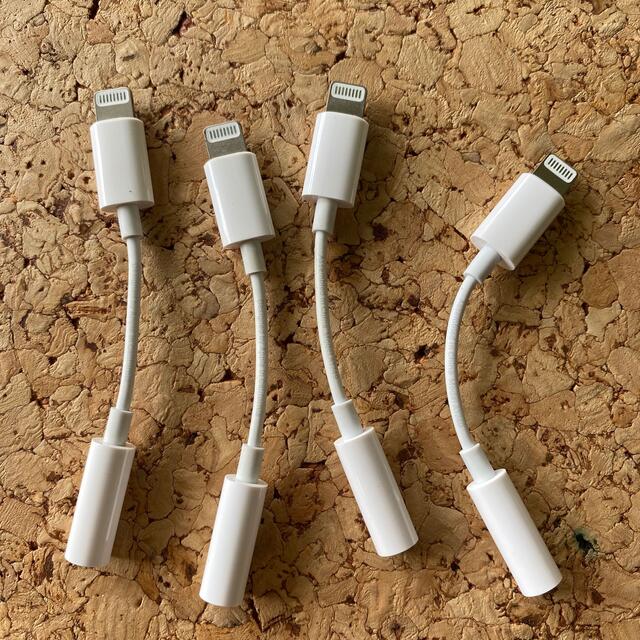 Apple(アップル)のApple 純正 変換アダプタ 4本セット スマホ/家電/カメラのスマホアクセサリー(ストラップ/イヤホンジャック)の商品写真