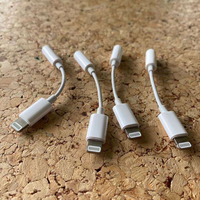 Apple(アップル)のApple 純正 変換アダプタ 4本セット スマホ/家電/カメラのスマホアクセサリー(ストラップ/イヤホンジャック)の商品写真