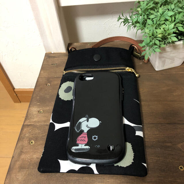 marimekko(マリメッコ)のスマホケース　スマホポーチ　かわいい！　ハンドメイド　マリメッコ  ウニッコ ハンドメイドのファッション小物(ポーチ)の商品写真