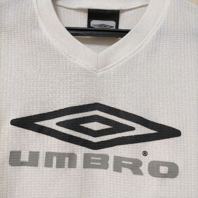 UMBRO(アンブロ)のumbro　140　白　プラクティスTシャツ スポーツ/アウトドアのサッカー/フットサル(ウェア)の商品写真