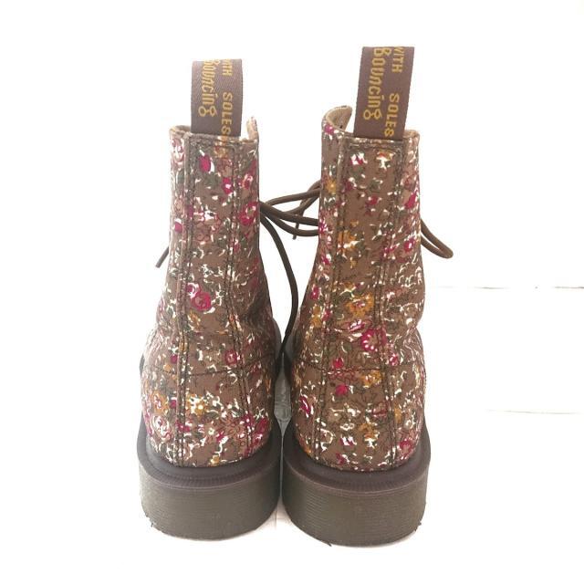 Dr.Martens(ドクターマーチン)のドクターマーチン ショートブーツ 4 - 花柄 レディースの靴/シューズ(ブーツ)の商品写真