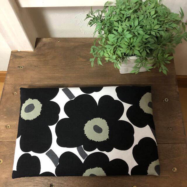 marimekko(マリメッコ)のOMI様専用　　マルチポーチ　ハンドメイド　  ポーチ　ウニッコ　マリメッコ  ハンドメイドのファッション小物(ポーチ)の商品写真