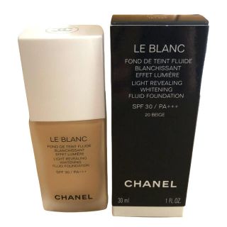 シャネル(CHANEL)のCHANELルブランホワイトニングフリュイドファンデーション　20BEIGE(ファンデーション)