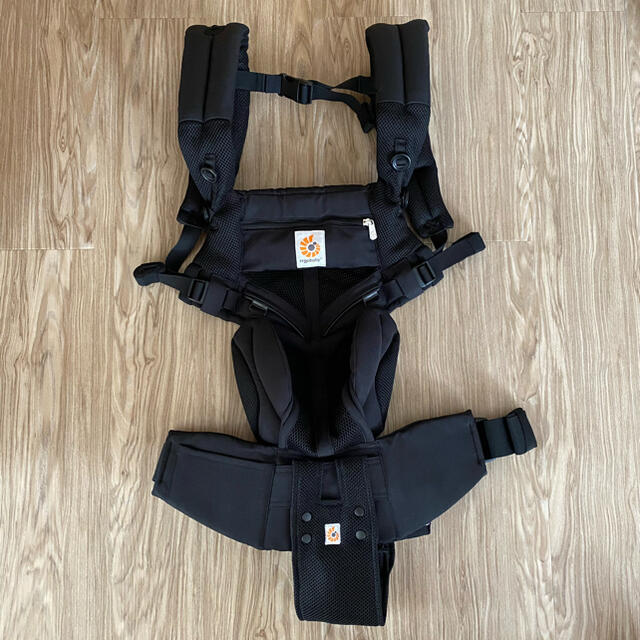 Ergobaby(エルゴベビー)の新品♡エルゴベビー 抱っこ紐 クールエア 360 ブラック キッズ/ベビー/マタニティの外出/移動用品(抱っこひも/おんぶひも)の商品写真