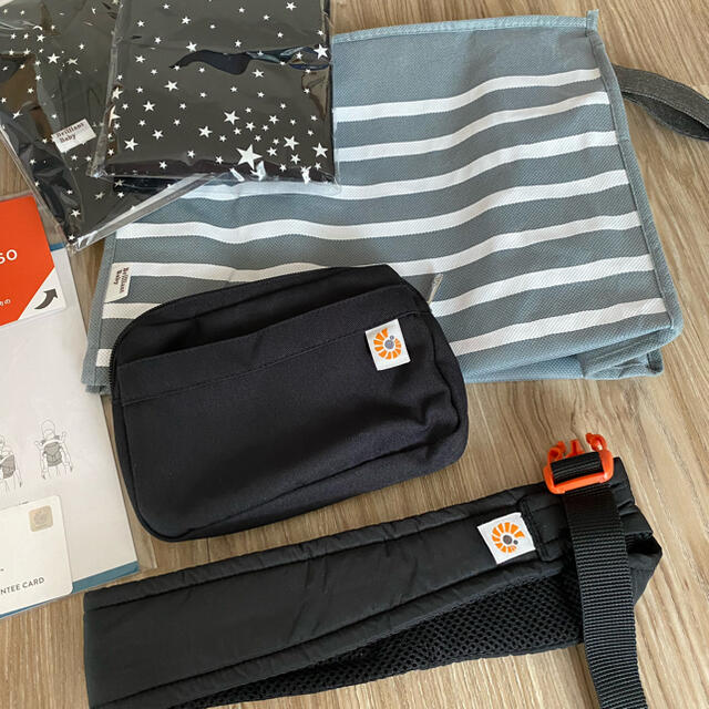 Ergobaby(エルゴベビー)の新品♡エルゴベビー 抱っこ紐 クールエア 360 ブラック キッズ/ベビー/マタニティの外出/移動用品(抱っこひも/おんぶひも)の商品写真