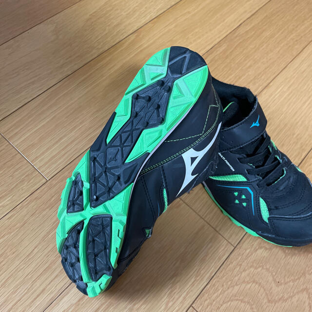 MIZUNO(ミズノ)のミズノ　キッズスニーカー　22cm キッズ/ベビー/マタニティのキッズ靴/シューズ(15cm~)(スニーカー)の商品写真