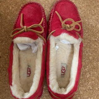 アグ(UGG)のUGG DAKOTA USA8 25cm レッド(スリッポン/モカシン)