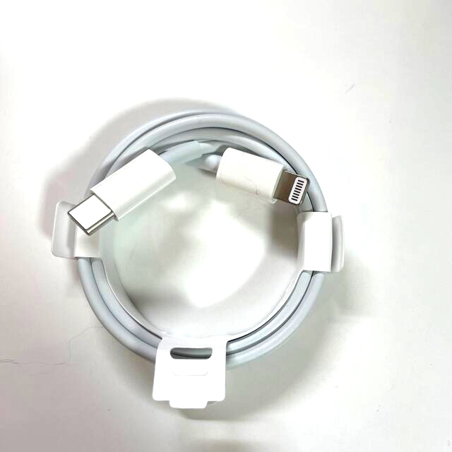 Apple(アップル)のApple USB Cタイプ　ケーブル　airpods スマホ/家電/カメラのスマホアクセサリー(その他)の商品写真